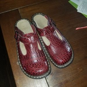 Slip-on clogs